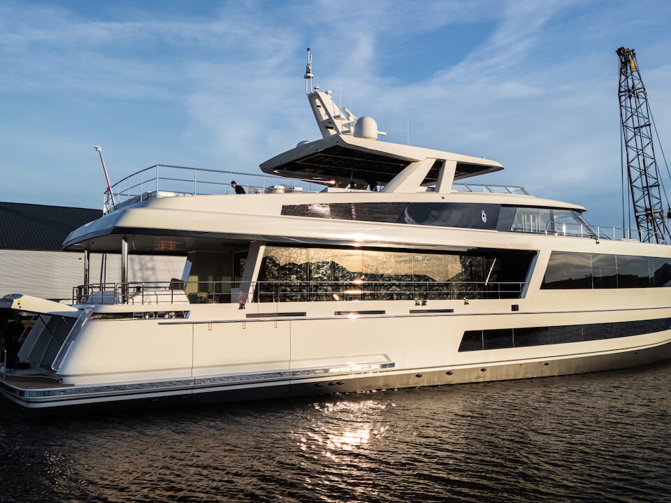 Jangada I Avenue44 Yacht Interiors